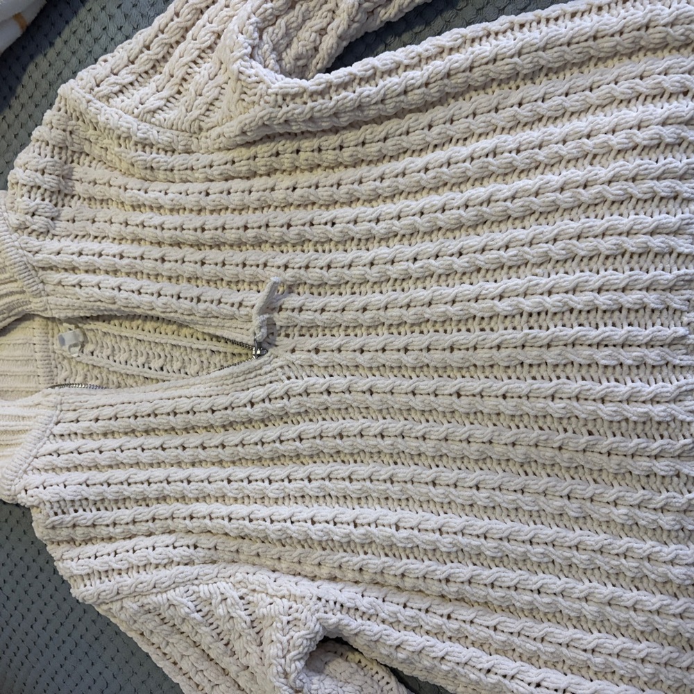 Aerie Cream V-Neck Cable Knit Sweater